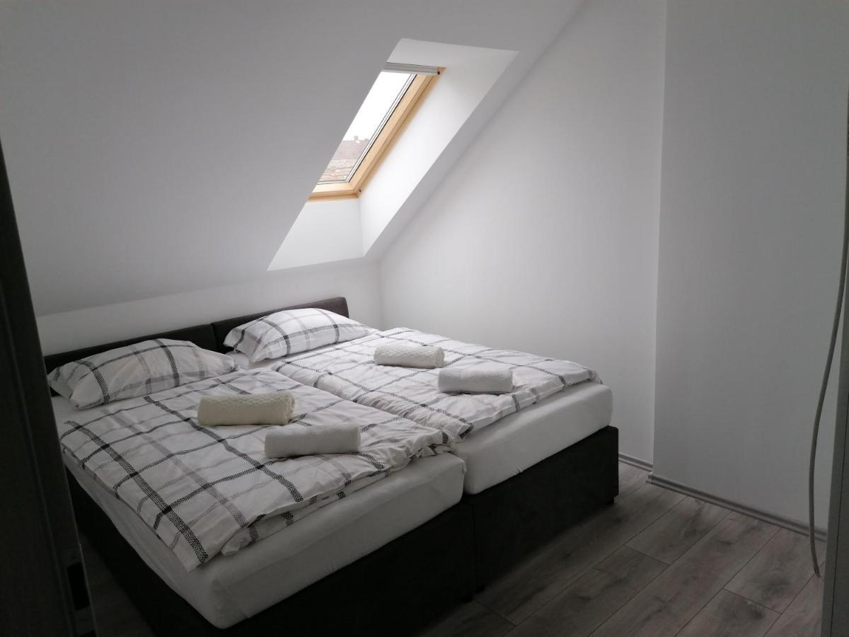 Mohacs Apartman Bagian luar foto